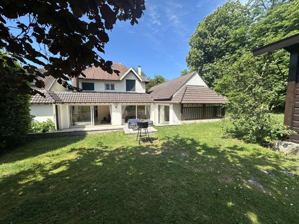 Maison
         9 pièces
        - 192 m² Exclusivité 450 000 € *