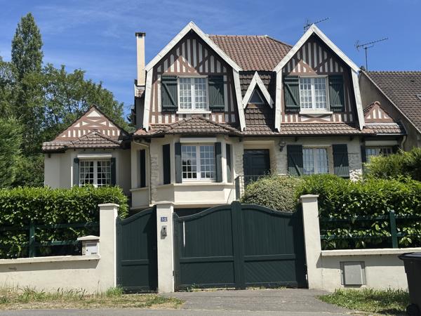Maison
         9 pièces
        - 192 m² Exclusivité 450 000 € *