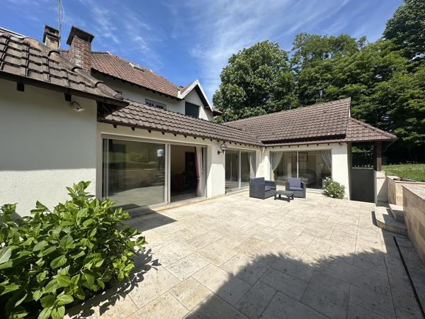 Maison
         9 pièces
        - 192 m² Exclusivité 450 000 € *