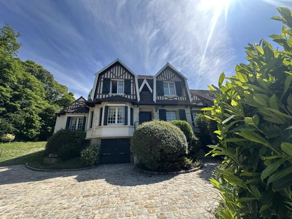 Maison
         9 pièces
        - 192 m² Exclusivité 450 000 € *