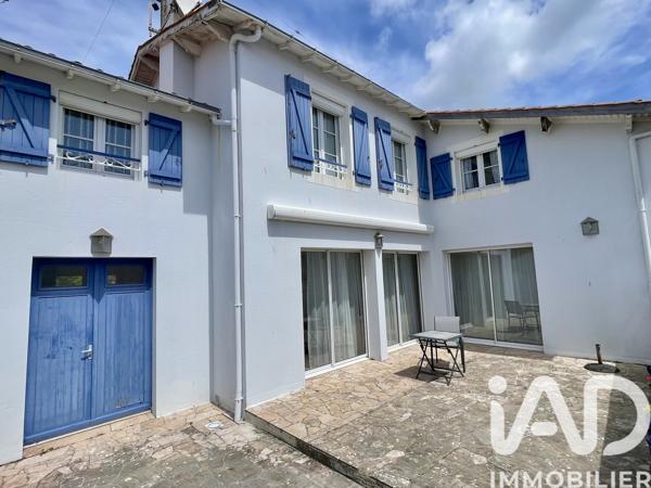 Maison à vendre 7 pièces 227 m² Saint-Gilles-Croix-de-Vie