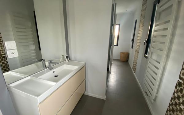 Maison à vendre    5 pièces • 207,11 m2 Saint-Genis-Laval