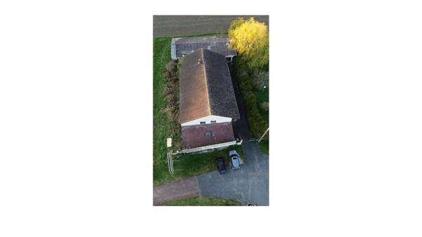 Local à usage commercial. 700 m², 8 pièces / 929 m² de terrain 170 000 €