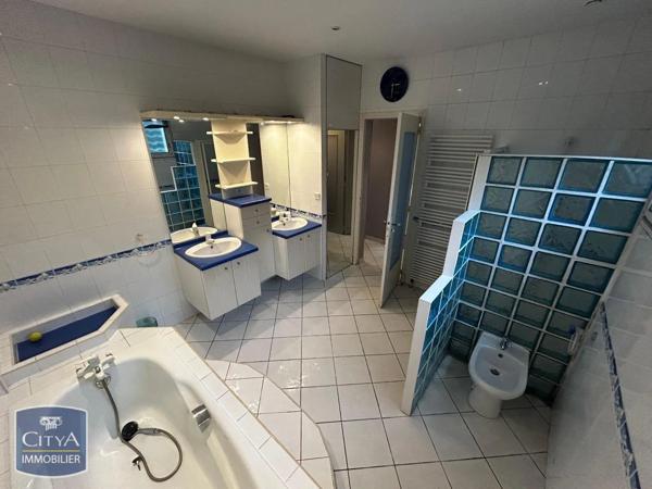 Maison à louer 7 pièces 198.85m²