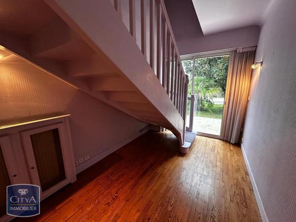 Maison à louer 7 pièces 198.85m²