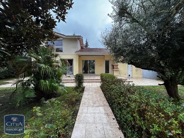 Maison à louer 7 pièces 198.85m²