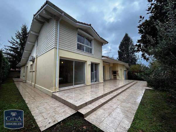 Maison à louer 7 pièces 198.85m²