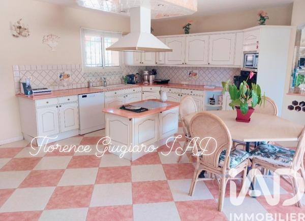 Maison à vendre 7 pièces 180 m² Sanary-sur-Mer