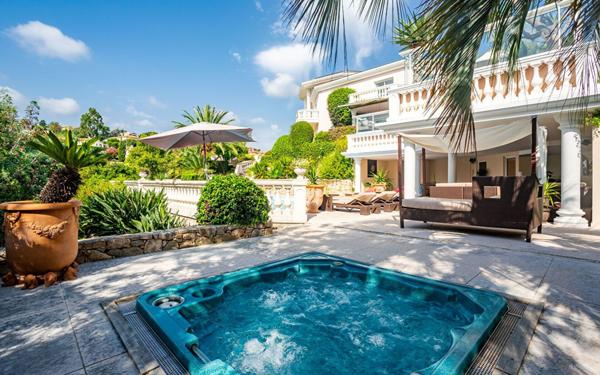 Maison à vendre    7 pièces •  Mandelieu-la-Napoule