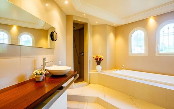 Maison à vendre    7 pièces •  Mandelieu-la-Napoule