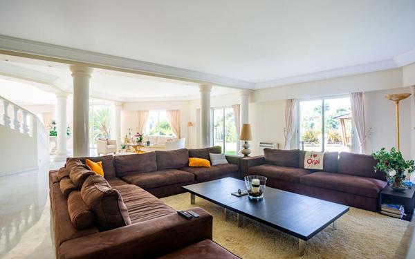 Maison à vendre    7 pièces •  Mandelieu-la-Napoule