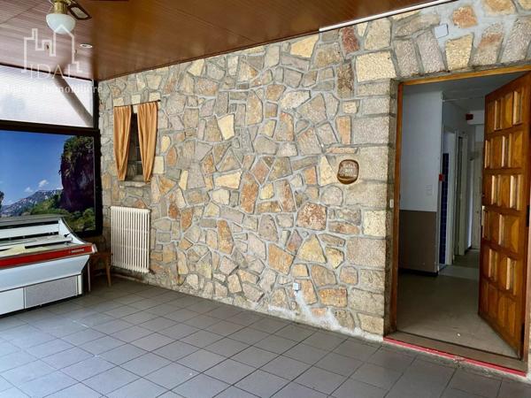 Vente Immeuble 16 pièces 380 m2 à Les Vignes