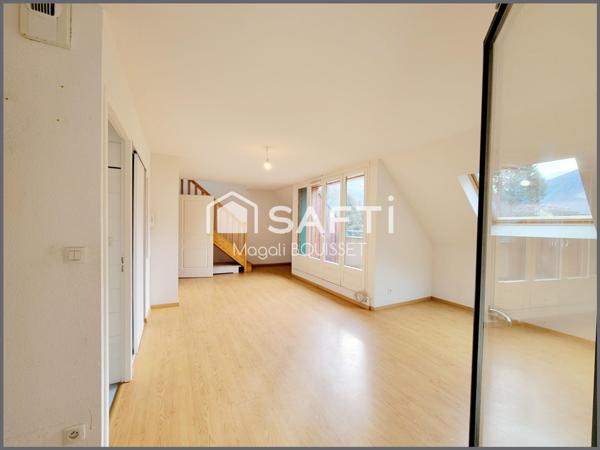 Appartement T3 de 51m² trois balcons et vue sur le Pic D'Aran, deux chambres et salles d'eau et bain, un local à ski et vélo, place de parking.