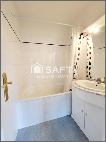 Appartement T3 de 51m² trois balcons et vue sur le Pic D'Aran, deux chambres et salles d'eau et bain, un local à ski et vélo, place de parking.