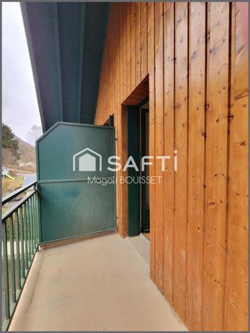 Appartement T3 de 51m² trois balcons et vue sur le Pic D'Aran, deux chambres et salles d'eau et bain, un local à ski et vélo, place de parking.