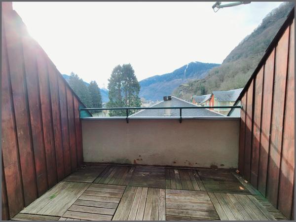 Appartement T3 de 51m² trois balcons et vue sur le Pic D'Aran, deux chambres et salles d'eau et bain, un local à ski et vélo, place de parking.