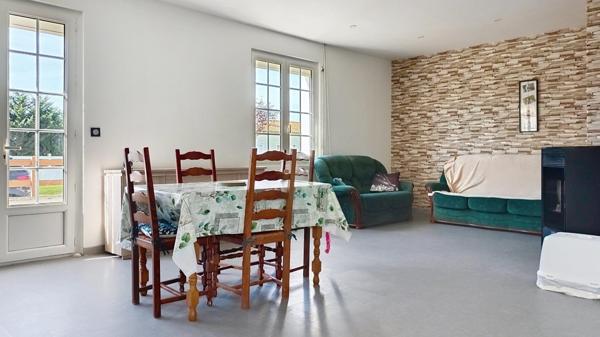 Maison plain pied avec de beaux volumes.