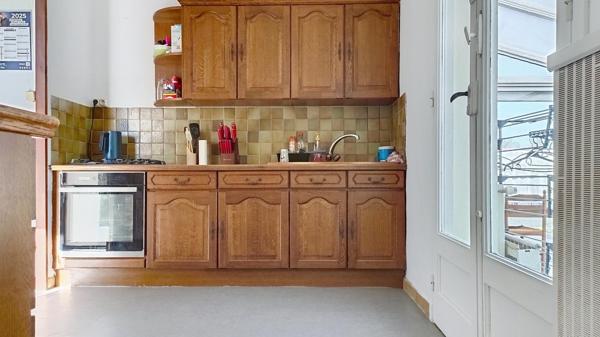 Maison plain pied avec de beaux volumes.