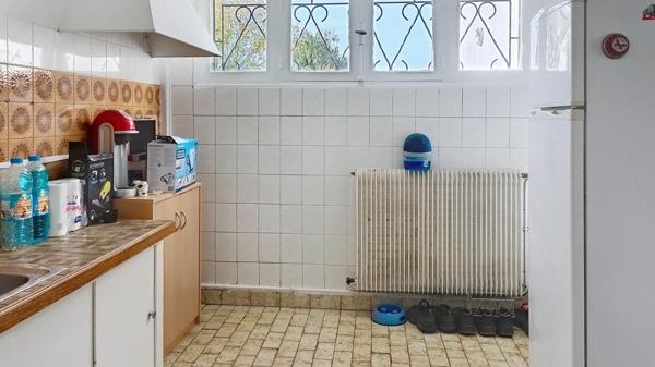 Maison plain pied avec de beaux volumes.