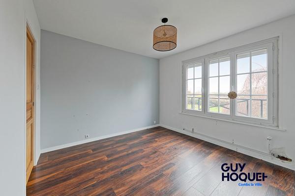 Vente : maison 7 pièces à COMBS LA VILLE avec double garage