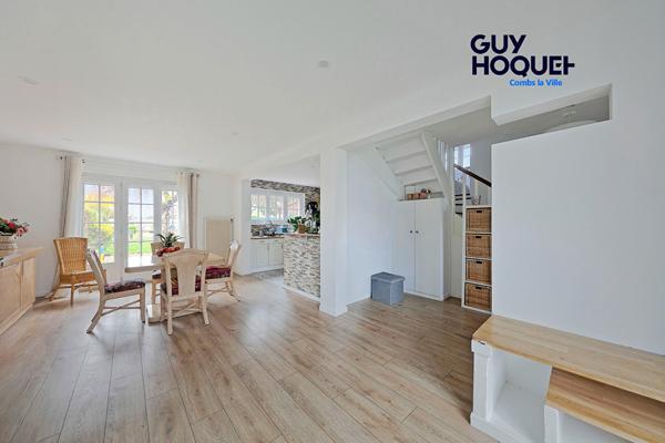 Vente : maison 7 pièces à COMBS LA VILLE avec double garage