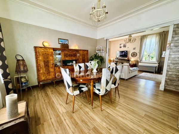 Maison bourgeoise 6 chambres – 216 m² – Jardin arboré, garage et prestations de qualité