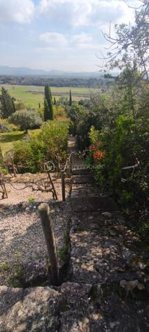 Maison de village de 196 m²