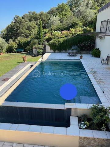 Maison de village de 196 m²