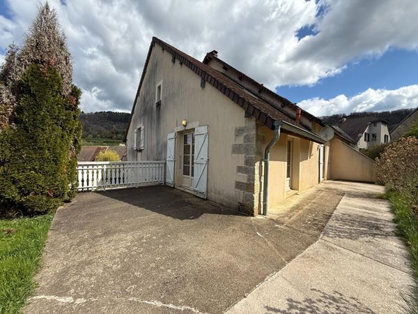 Maison Vernantois / 6 pièces / 4 chambres / garage.