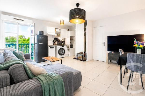 Appartement F4 à vendre  4 pièces - 73,89 m 2   ST JEAN DE LUZ  - 64