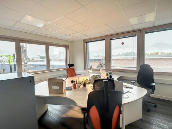 Local/bureau à vendre CHAMBERY (73) - bureaux + parking privés - spécial investisseur
