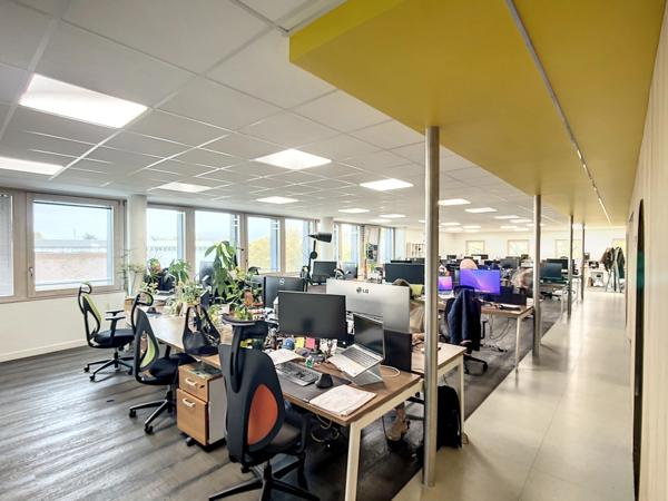 Local/bureau à vendre CHAMBERY (73) - bureaux + parking privés - spécial investisseur