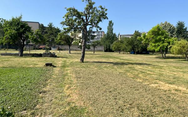 Terrain à vendre    Montluçon