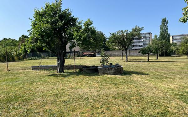 Terrain à vendre    Montluçon