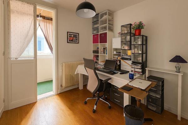 Appartement à vendre 58 m2 - 1er étage - 3 pièces ROANNE (42) - SECTEUR GARE - BALCON - CAVE - Loué