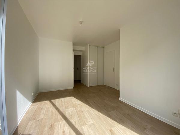 Appartement Cergy 1 pièce(s) 23.87 m2 Loyer 700 €/mois charges comprises **  - Référence  MG11261