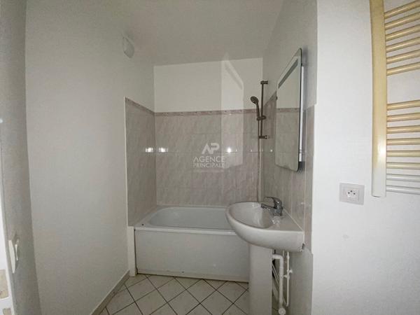Appartement Cergy 1 pièce(s) 23.87 m2 Loyer 700 €/mois charges comprises **  - Référence  MG11261