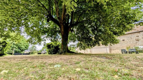 La Flèche (72200) MAISON DE MAITRE AVEC TERRAIN CONSTRUCTIBLE