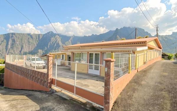 Maison à vendre    6 pièces •  Cilaos