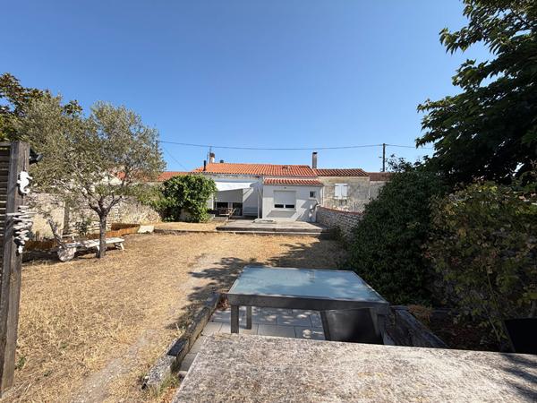 Maison familiale 4 pièces avec 2 garages à Port-des-Barques
