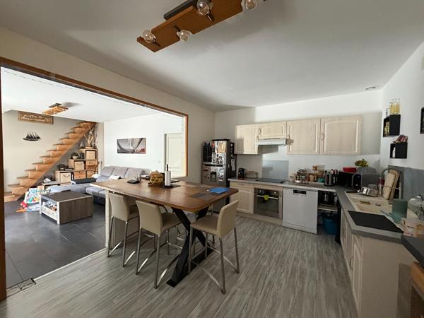Maison familiale 4 pièces avec 2 garages à Port-des-Barques