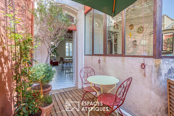 Entre lumière et terrasse, un refuge dans les remparts