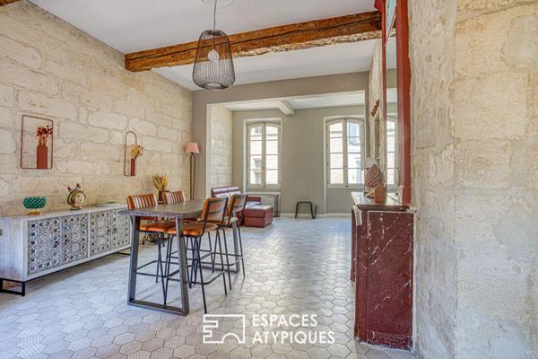 Entre lumière et terrasse, un refuge dans les remparts