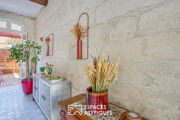 Entre lumière et terrasse, un refuge dans les remparts