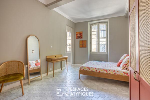 Entre lumière et terrasse, un refuge dans les remparts