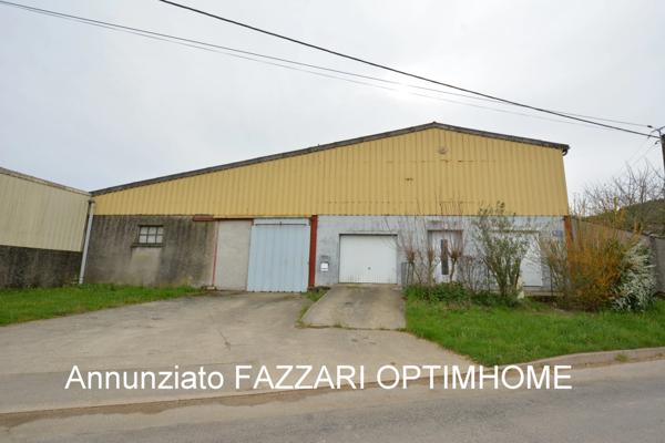 À vendre en exclusivité, proche Belgique et Luxembourg,  à Lion-devant-Dun, bâtiment à usage de garages et de stockage