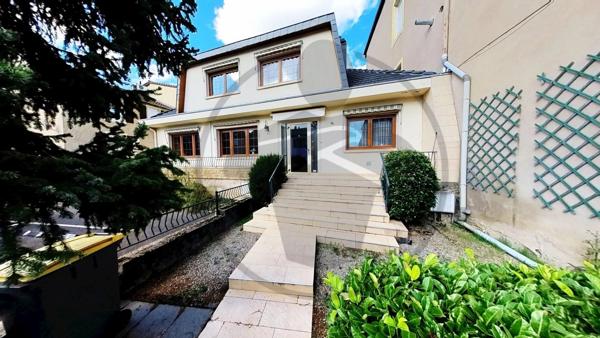Vente                                                      Maison
                        
                     6 pièces                      138 m2                     à Knutange