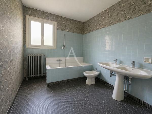 Maison Rochecorbon 10 pièce(s) 226 m2
