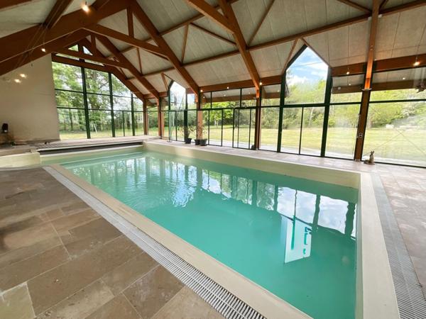 Propriété avec piscine couverte