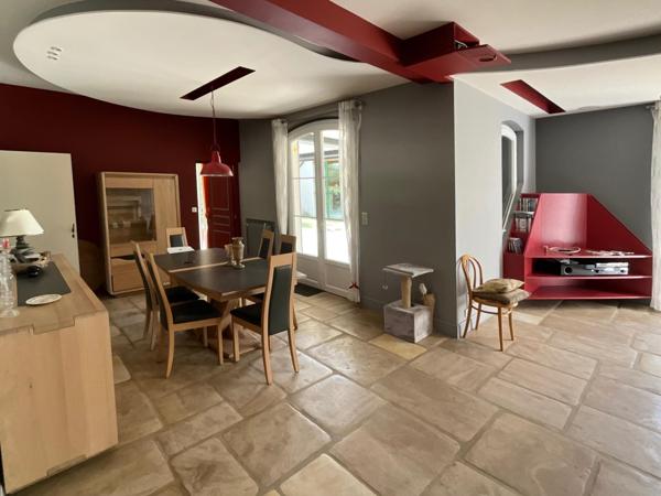 Propriété avec piscine couverte